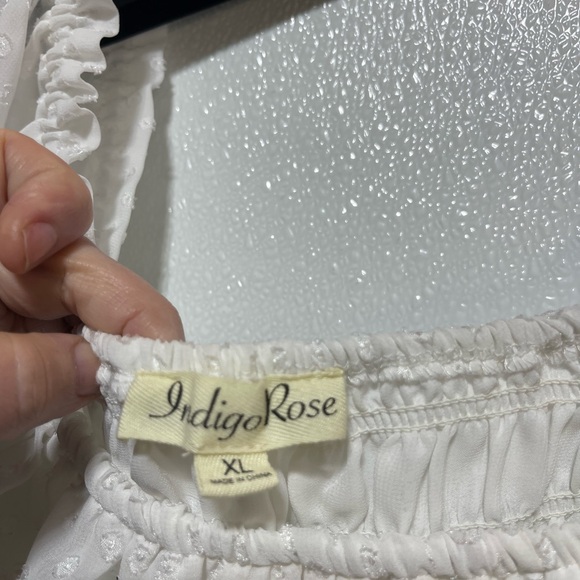 Elegant White Midi Dress - Picture 3 of 6